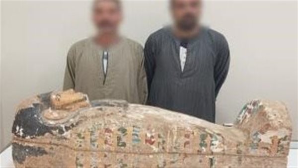 يعود للعصر الروماني.. "الداخلية" تنجح في ضبط تابوت أثري بحوزة شخصين بسوهاج