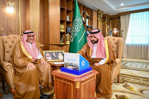 أمير جازان يضع حجر الأساس لمركز أمراض الدم الوراثية