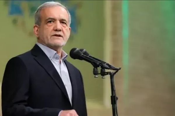 الرئيس الإيراني: لسنا بصدد امتلاك أسلحة نووية ولا نريد مشاكل مع جيراننا