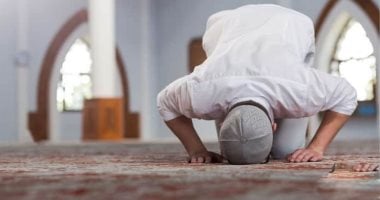 أمين الفتوى: الصلاة فى مصلى أسفل عقار يسكنه غير المسلمين جائزة شرعا
