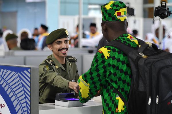 وصول أولى رحلات حجاج غينيا إلى المدينة المنورة