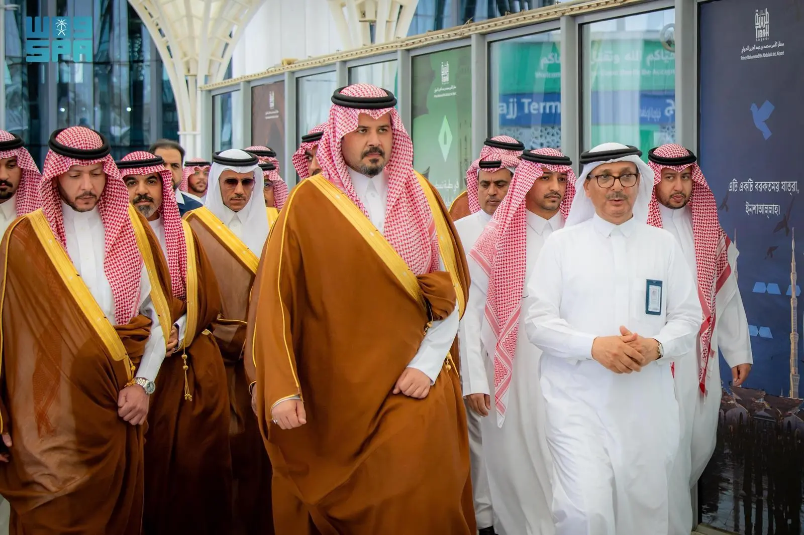 سلمان بن سلطان يقف على جاهزية خدمة ضيوف الرحمن بمطار الأمير محمد بن عبدالعزيز