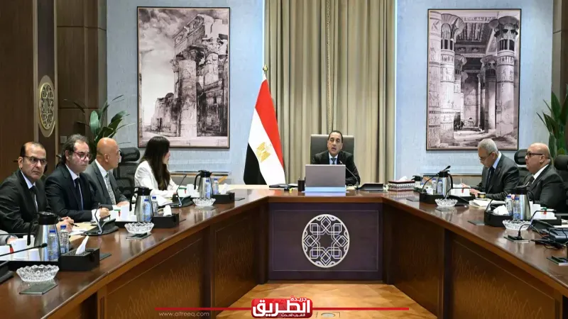 رئيس الوزراء يتابع جهود تنفيذ الخطة الاستراتيجية لتحلية مياه البحر