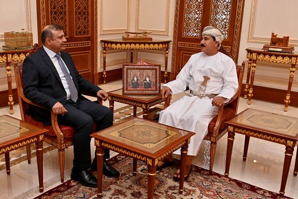 وزير المكتب السُّلطاني يستقبل سفير الجمهورية اليمنية