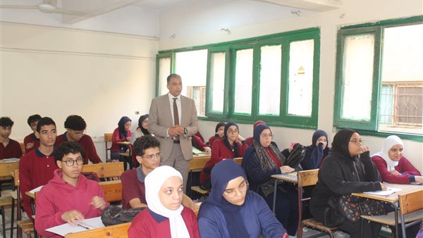​مدير «تعليم الجيزة» يتفقد مدارس الدقي والعجوزة.. يجب تعلم مهارات البرمجة