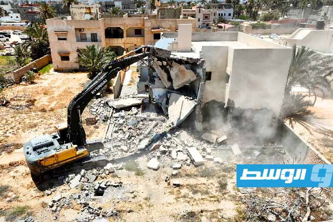 إزالة مبان ومنشآت في مسار طريق الشط بتاجوراء