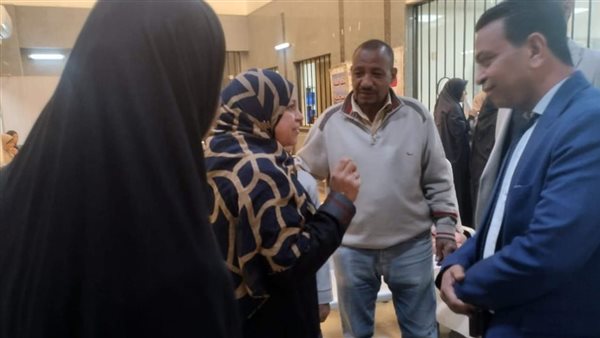 وحدة سكان قنا تشارك في قافلة طبية بقرية المحروسة