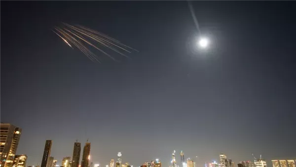 صحيفة عبرية: الصواريخ الانشطارية الإيرانية باتت التحدي الأكبر والرأس الحربي الانشطاري أثاره تمتد إلى 10 كيلومترات وأكثر