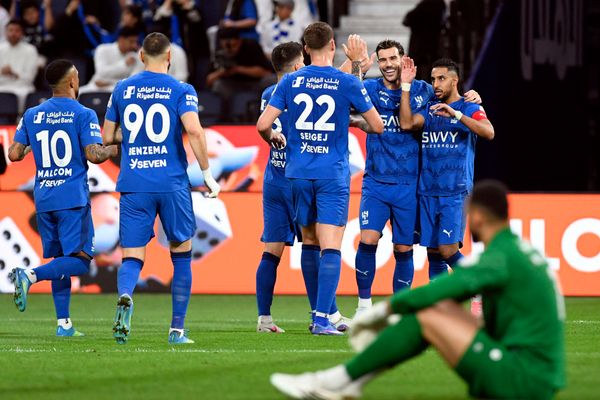 الهلال يهزم ضمك ويواصل الضغط على المتصدر