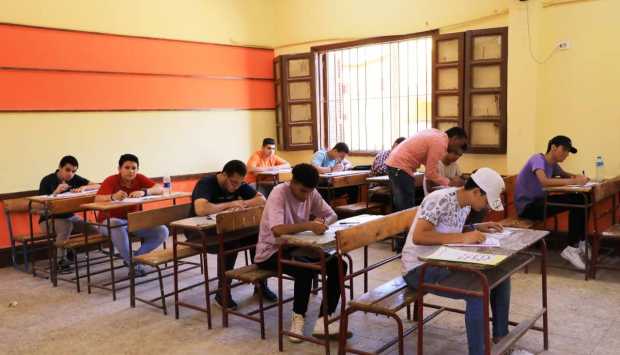 216 نموذجًا.. التعليم تواصل إتاحة النماذج الاسترشادية للثانوية العامة 2026