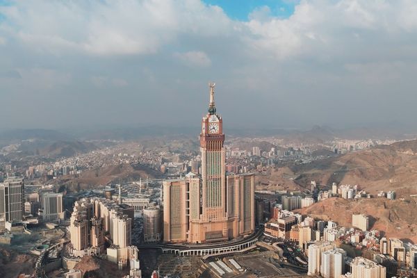 أمانة العاصمة المقدسة تُفعّل خطتها التشغيلية خلال العشر الأواخر من رمضان لخدمة الزوار والمعتمرين