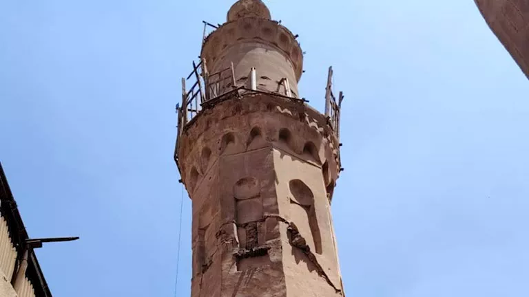 اجتماع عاجل بين "الأوقاف والأعلى للآثار" بعد ظهور شروخ بمئذنة مسجد بال