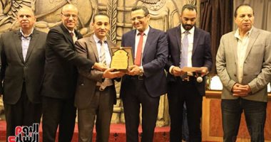 نقابة الصحفيين تكرم الزميل إسماعيل رفعت بحفل الحاصلين على الماجستير والدكتوراة