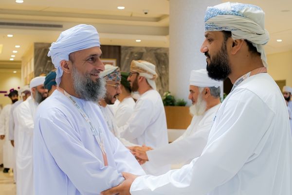 فريق من بعثة الحج العُمانية يتوجه إلى المدينة المنورة