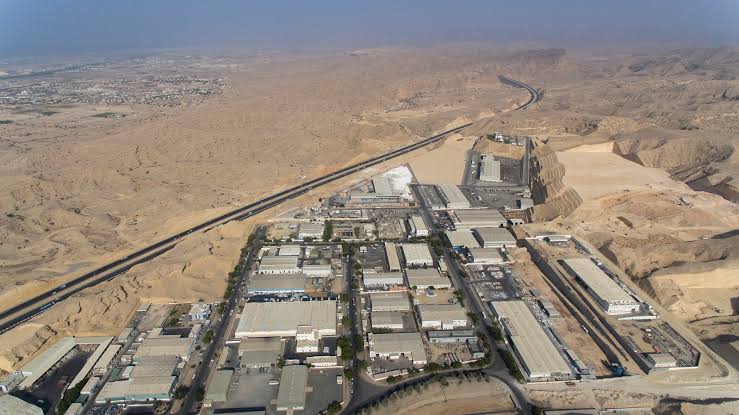 " العمل " تعلن عن توفر فرص وظيفية في منطقة المضيبي الصناعية " مدائن " - صحيفة وهج الخليج الإلكترونية