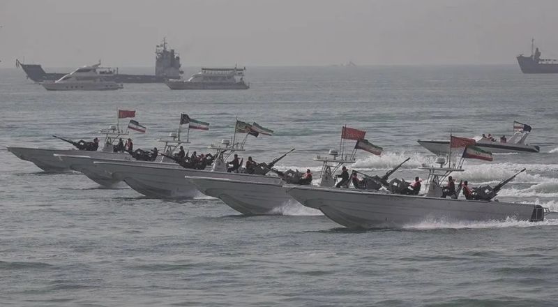 في بحر عُمان.. مناورات إيرانية روسية صينية في ظل استنفار أمريكي