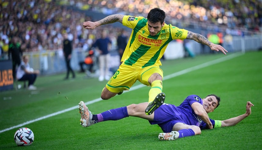 الخوف من الطائرة يجبر لاعباً على السفر 22 ساعة براً