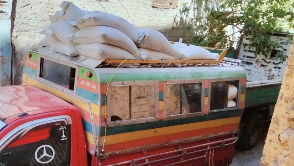 محملة بسيارة أجرة.. ضبط 72 جوال دقيق مدعم قبل بيعها بالسوق السوداء في قنا