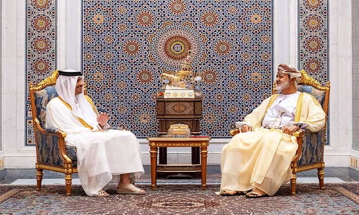 رئيس وزراء قطر في عُمان لمناقشة مستقبل هرمز… وأنباء عن خطط لإجراء «مصالحة إقليمية»