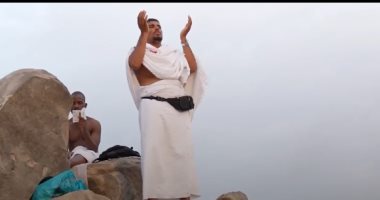 شاهد على الدموع والغفران.. قصة جبل الرحمة مع استقبال الحجاج في عرفات