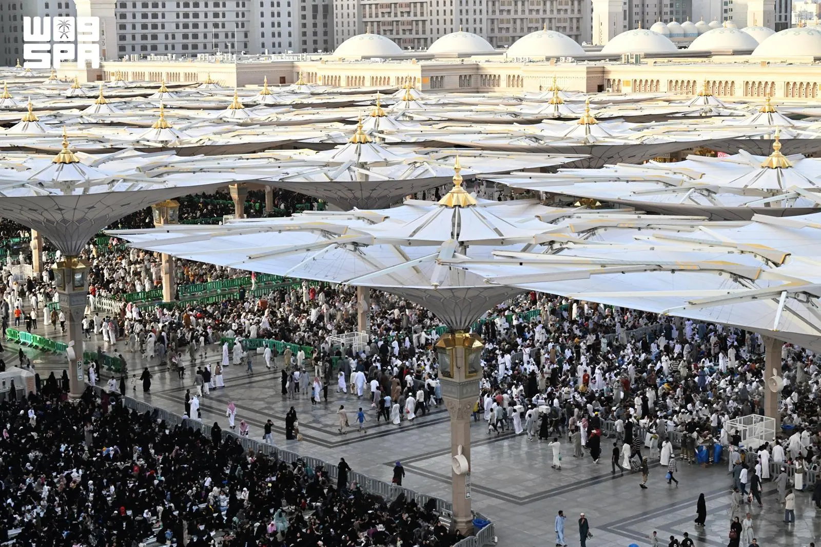 أجواء إيمانية يعيشها زوار المسجد النبوي قبيل الغرو...