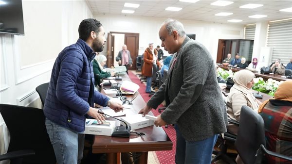 تسليم أجهزة "تابلت" جديدة لمفتشي السلامة والصحة المهنية بعدد من المديريات