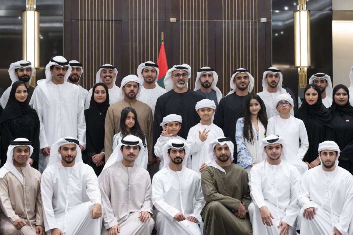 ولي عهد أبوظبي يلتقي طلبة الإمارات الدارسين في العاصمة الصينية بكين