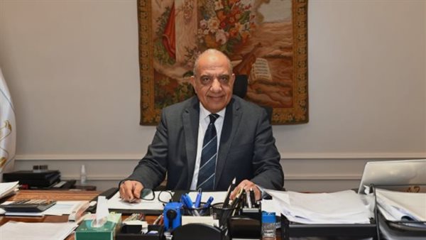 محمود عصمت: 105 مشروعات لتدعيم الشبكة القومية للكهرباء