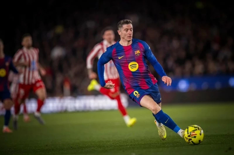 برشلونة يعلن غياب ليفاندوفسكي عن مواجهة أتلتيكو
