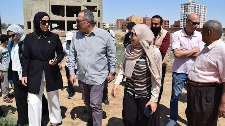 رئيس مياه القناة ونائبة الإسماعيلية يتفقدان أزمة تجمعات المياه بنفيشة