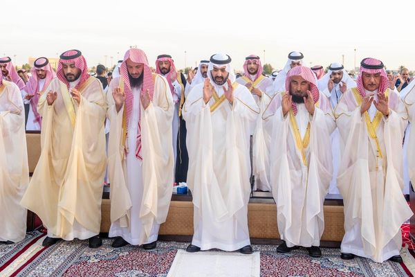 نائب أمير تبوك يؤدي صلاة عيد الأضحى المبارك