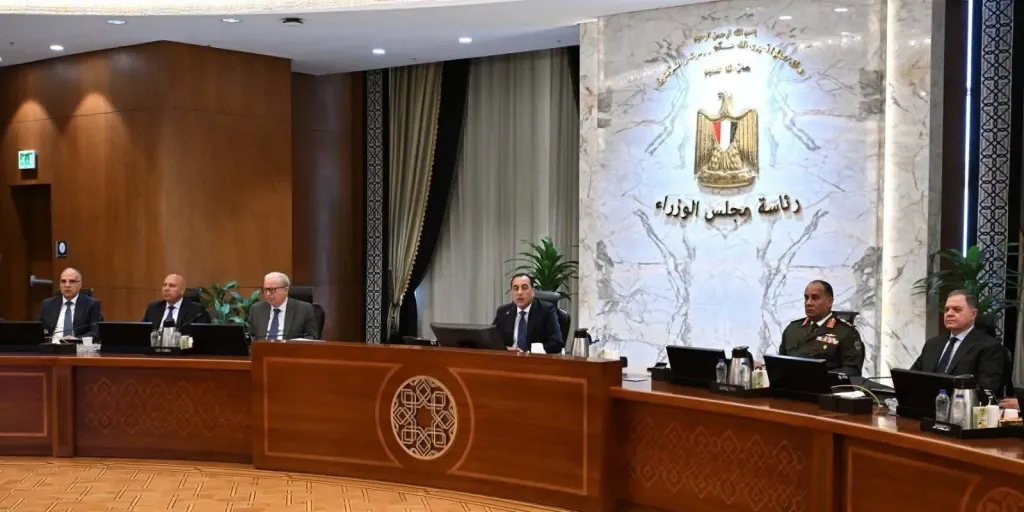 الحكومة تمد ساعات عمل المحال حتى 11 مساءً لنهاية أبريل