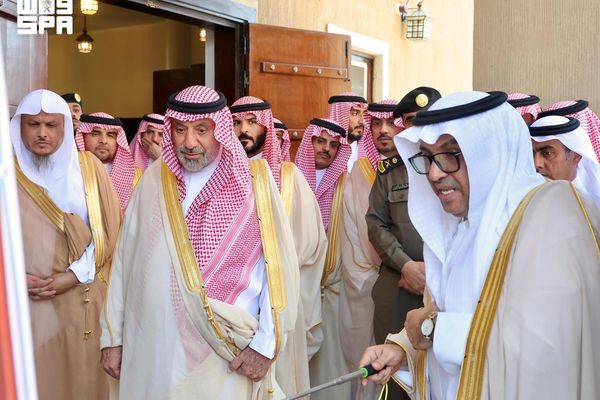 جلوي بن عبدالعزيز يقف على مشروعات تطوير المنطقة التاريخية بحي أبا السعود بنجران