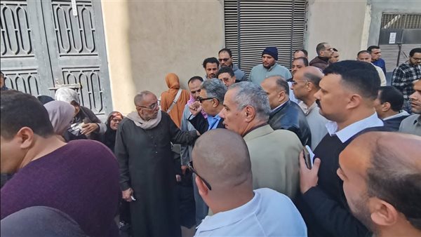 محافظ الدقهلية يطمئن على مصابي حادث انقلاب سيارة عمال السنبلاوين