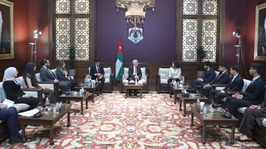 العيسوي يلتقي وفدا من جمعية طلاب الصيدلة الأردنية