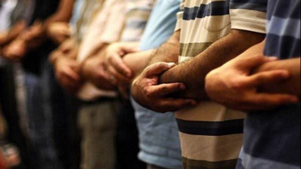 ما حكم إمامة الفاسق في الصلاة؟