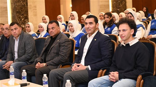 جوهر نبيل يتفقد "معسكر القرش" بالإسماعيلية ويلتقي لاعبي منتخب رفع الأثقال