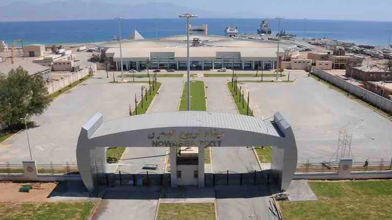 رياح عاتية وأمواج مرتفعة.. إغلاق ميناء نويبع البحري بجنوب سيناء