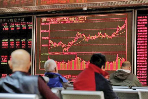 هبوط المؤشر نيكي الياباني 3.85 بالمئة