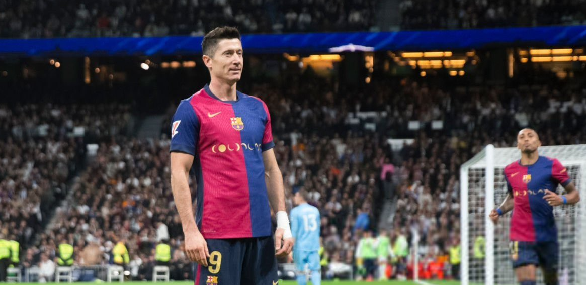 ليفاندوفسكي يعلن رحيله عن برشلونة