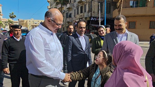 محافظ الإسكندرية يتفقد المركز التكنولوجي بالجمرك ويستمع لشكاوى