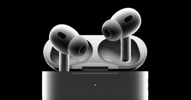AirPods بكاميرات مدمجة.. أغرب منتج من آبل يقترب من الحقيقة