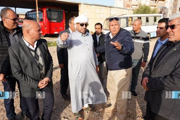 محافظ مطروح يتفقد موقع جراج النقل الجماعى مع مقترح إقامة وكالة حضارية للخضار والفاكهة