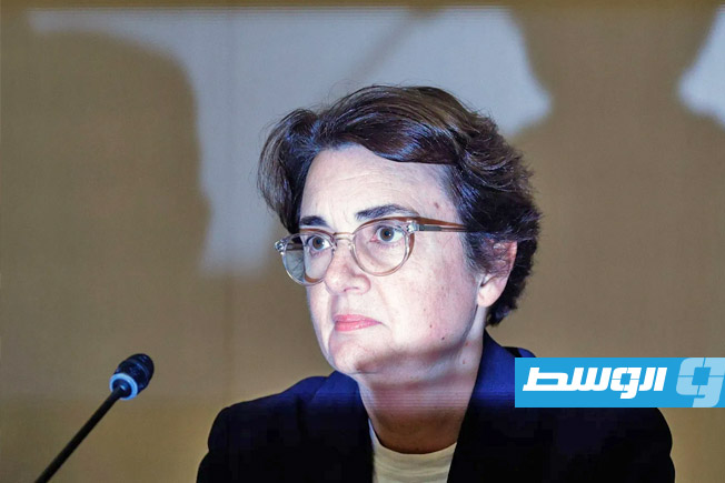 رئيسة متحف اللوفر تقدم استقالتها بعد أشهر من عملية السرقة