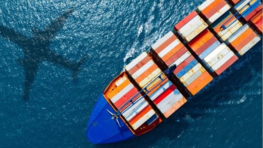 كيف تؤثر التوترات الإقليمية على حركة التجارة في المنطقة؟