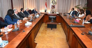 وزير الصناعة يبحث مع غرفة التجارة الأمريكية بالقاهرة تعزيز التعاون التجارى والصناعى