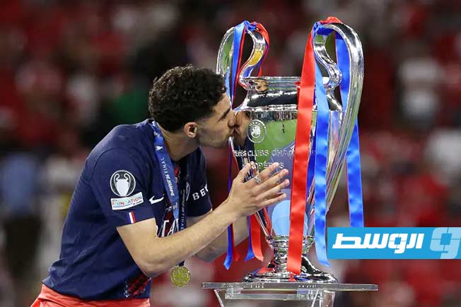 أشرف حكيمي يلحق بصامويل إيتو في سجل شرف دوري أبطال أوروبا