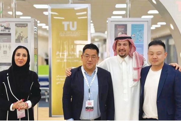مقومات «الورد الطائفي» تؤهله للعلامات العالمية الفاخرة
