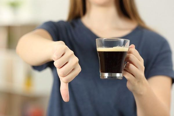 تحذيرات من عادات صباحية «شائعة» تُعطل مفعول الأدوية
