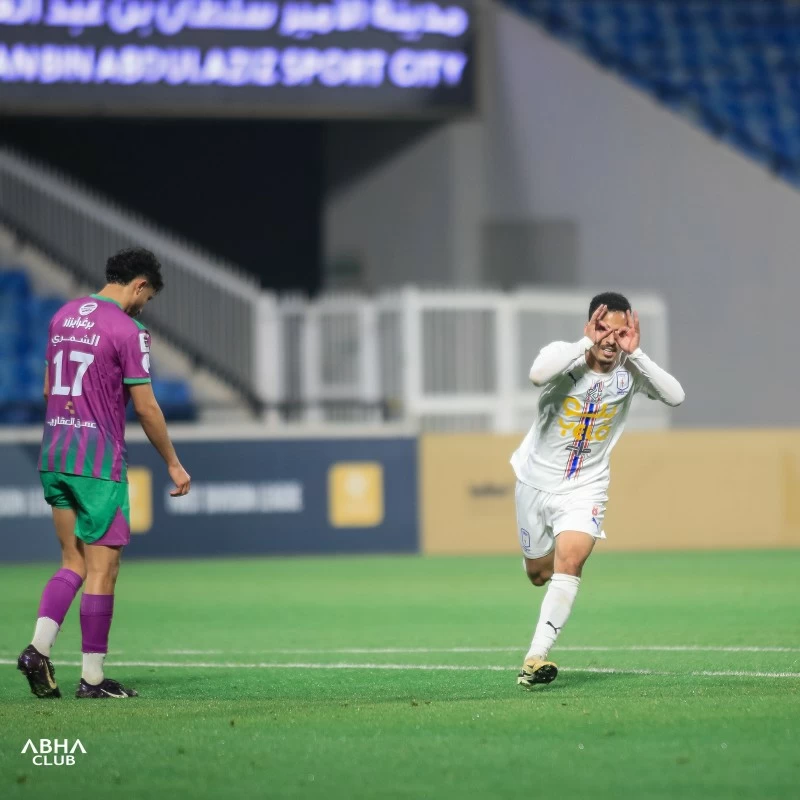 أبها ينجو من مفاجأة الأنوار